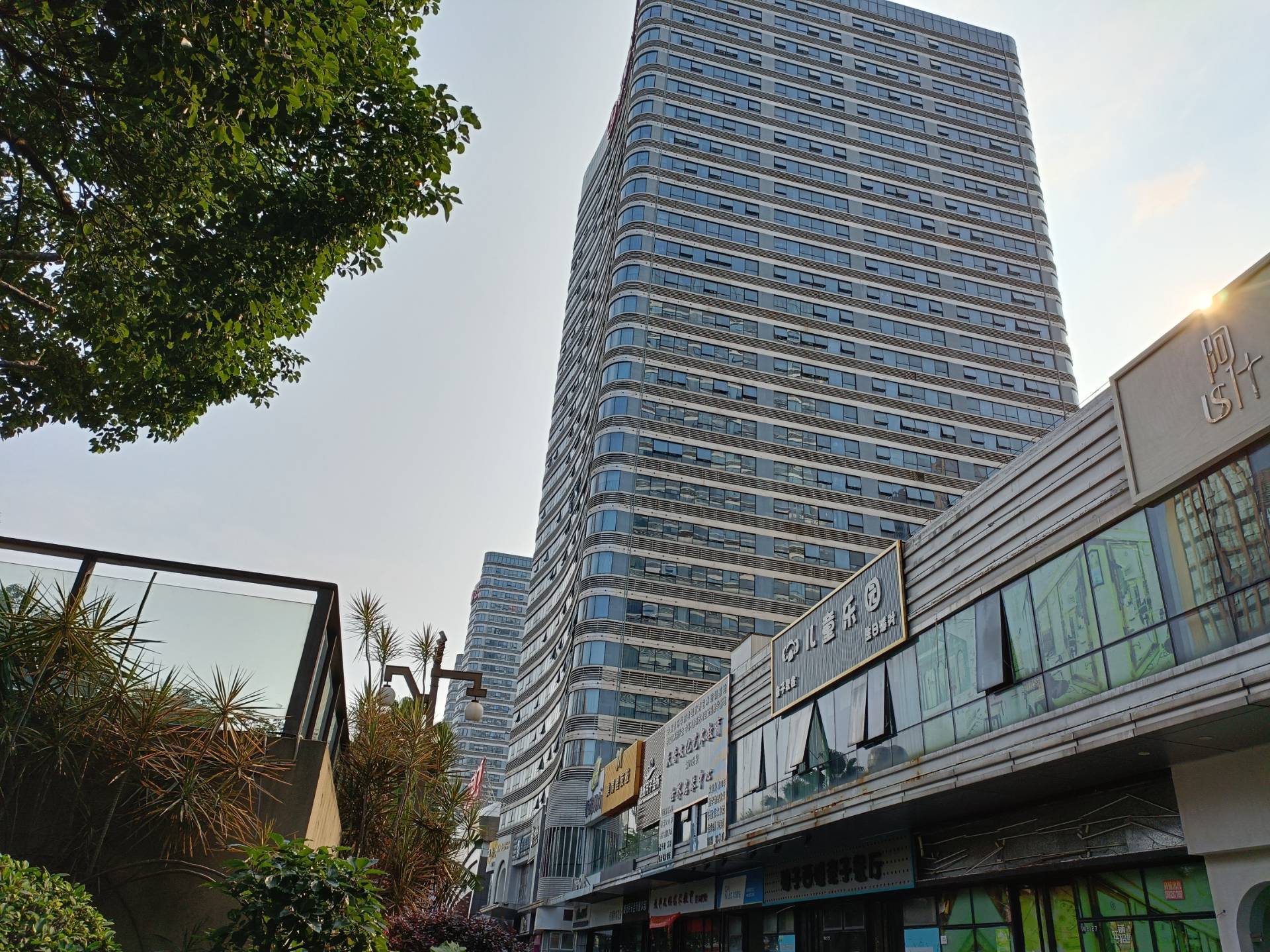 万达广场高层51方公寓出售，仅需30万(图1)